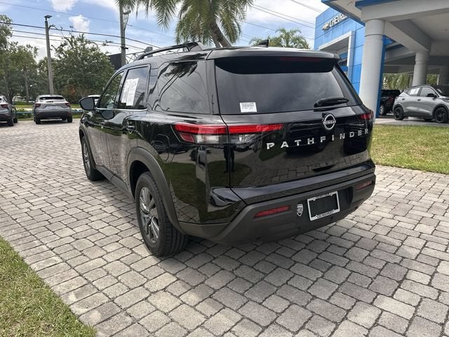 2025 Nissan Pathfinder SV
