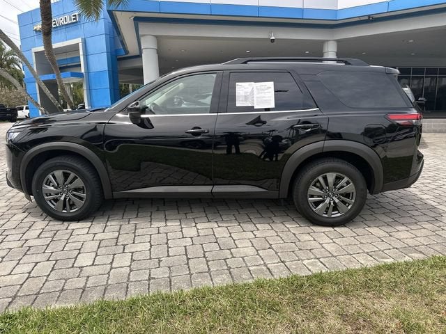 2025 Nissan Pathfinder SV