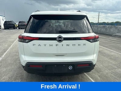 2025 Nissan Pathfinder SV