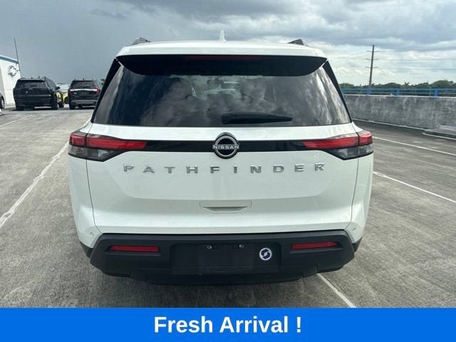 2025 Nissan Pathfinder SV