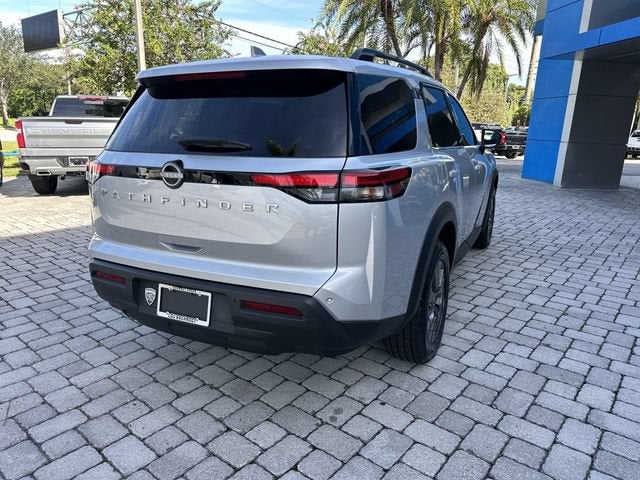 2025 Nissan Pathfinder SV