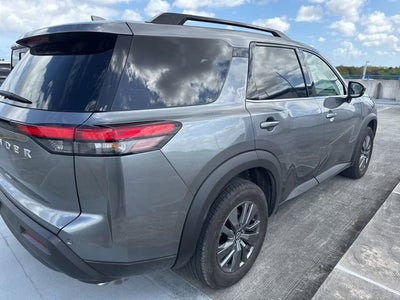 2025 Nissan Pathfinder SV