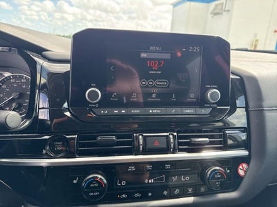 2025 Nissan Pathfinder SV