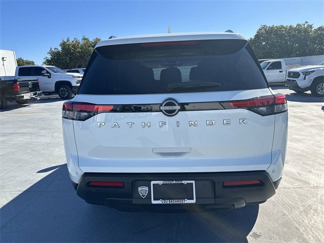 2025 Nissan Pathfinder SV