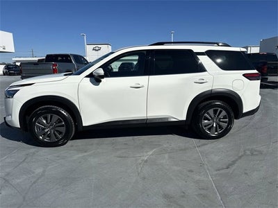 2025 Nissan Pathfinder SV