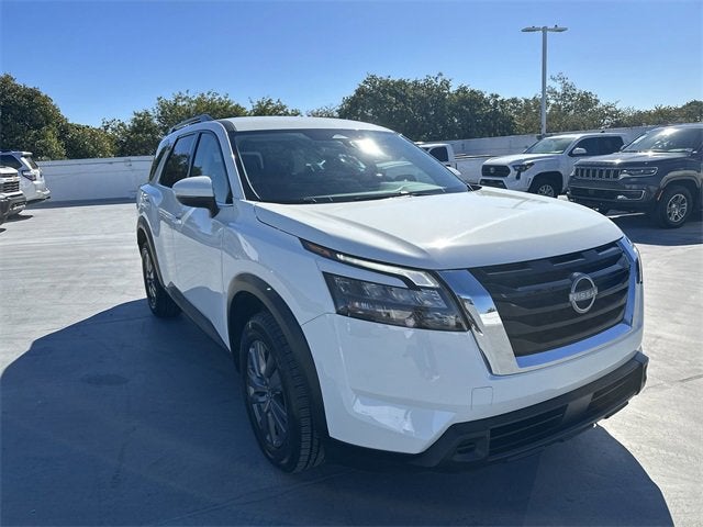 2025 Nissan Pathfinder SV