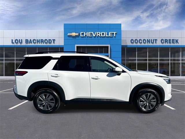 2025 Nissan Pathfinder SV