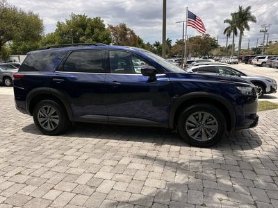 2025 Nissan Pathfinder SV