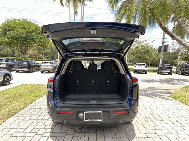 2025 Nissan Pathfinder SV