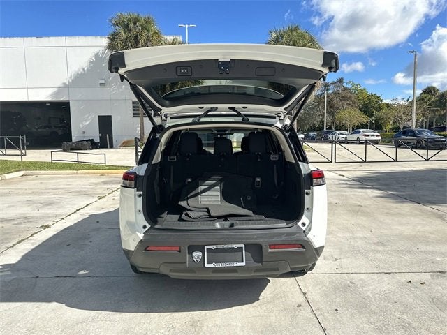 2025 Nissan Pathfinder SV