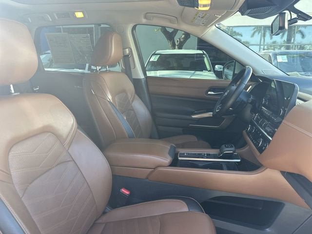 2024 Nissan Pathfinder Platinum