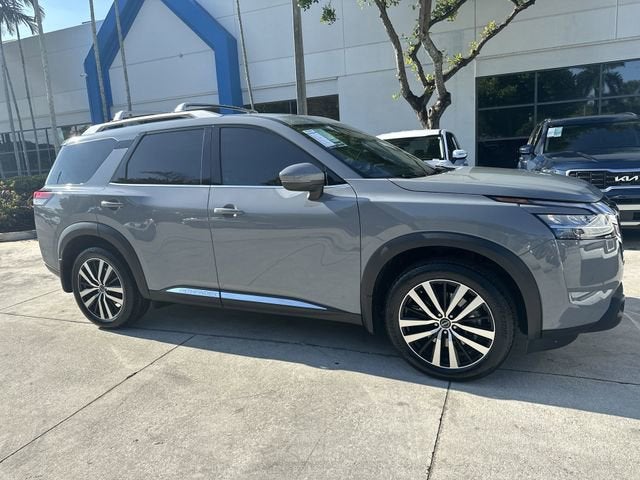 2024 Nissan Pathfinder Platinum