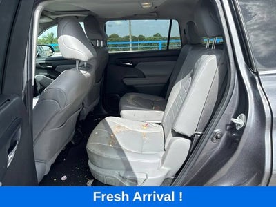 2024 Toyota Highlander LE