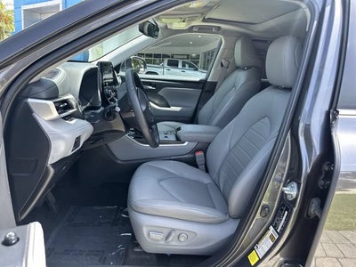 2024 Toyota Highlander LE