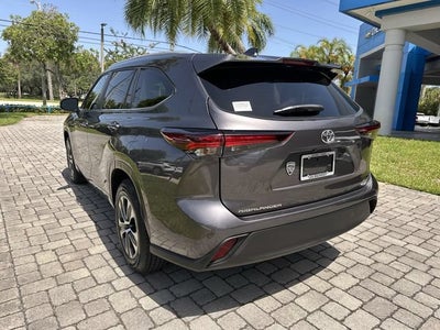 2024 Toyota Highlander LE