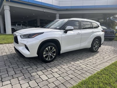 2024 Toyota Highlander LE