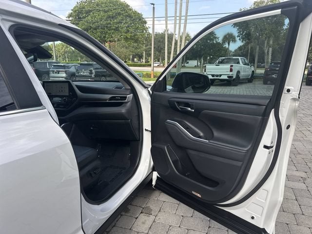 2024 Toyota Highlander LE