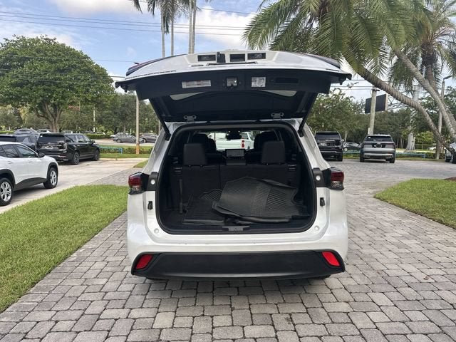 2024 Toyota Highlander LE