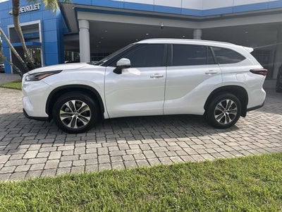 2024 Toyota Highlander LE
