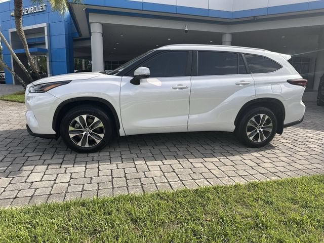 2024 Toyota Highlander LE