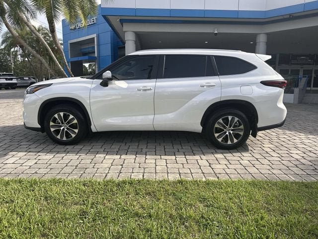 2024 Toyota Highlander LE