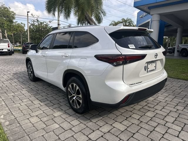 2024 Toyota Highlander LE