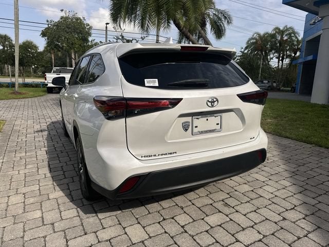 2024 Toyota Highlander LE