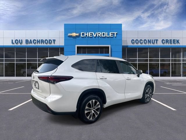2024 Toyota Highlander LE