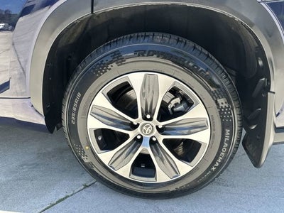 2024 Toyota Highlander LE