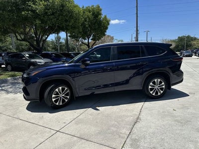 2024 Toyota Highlander LE