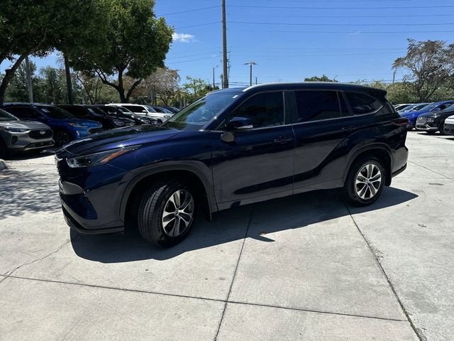 2024 Toyota Highlander LE