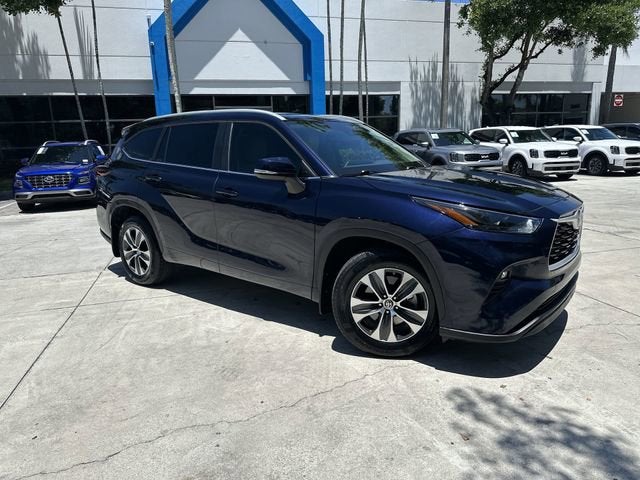 2024 Toyota Highlander LE