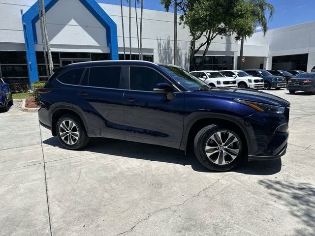 2024 Toyota Highlander LE