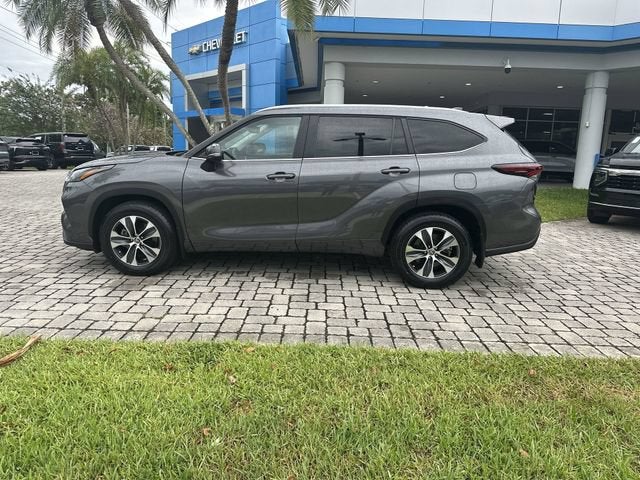 2024 Toyota Highlander LE