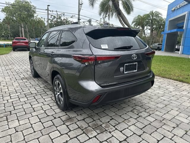 2024 Toyota Highlander LE
