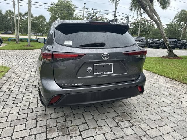 2024 Toyota Highlander LE