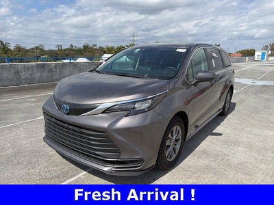 2024 Toyota Sienna LE