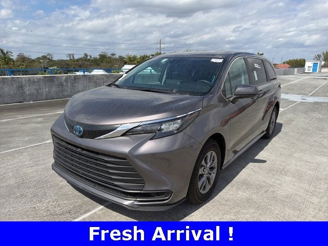 2024 Toyota Sienna LE