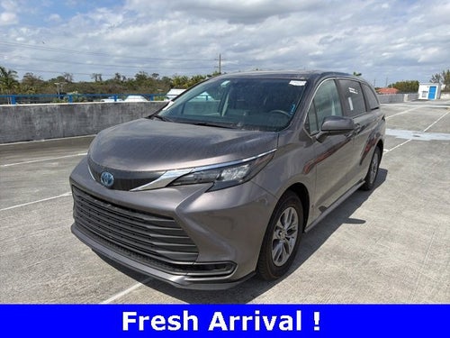 2024 Toyota Sienna LE