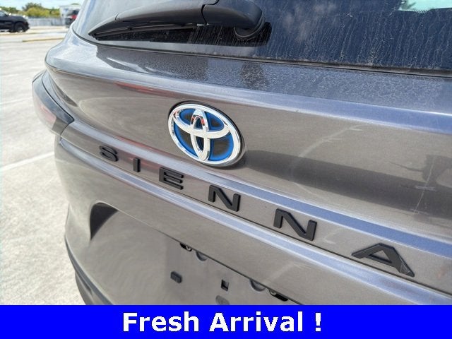 2024 Toyota Sienna LE
