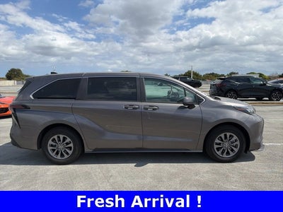 2024 Toyota Sienna LE