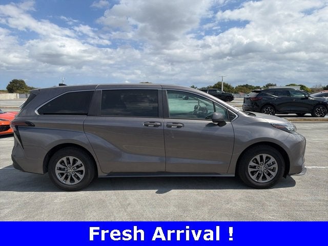 2024 Toyota Sienna LE