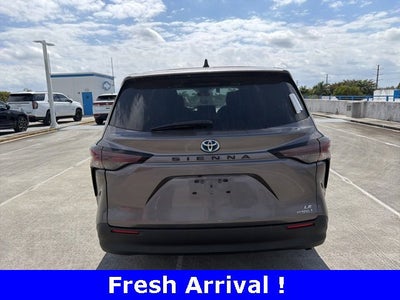 2024 Toyota Sienna LE