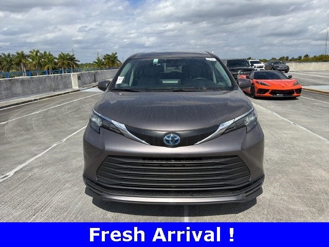 2024 Toyota Sienna LE