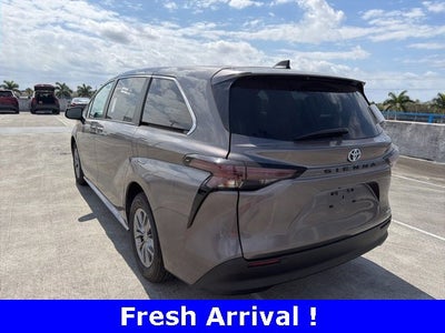 2024 Toyota Sienna LE
