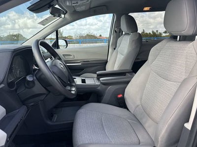 2024 Toyota Sienna LE
