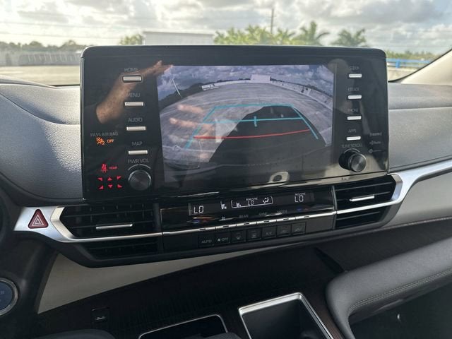 2024 Toyota Sienna LE