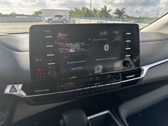 2024 Toyota Sienna LE