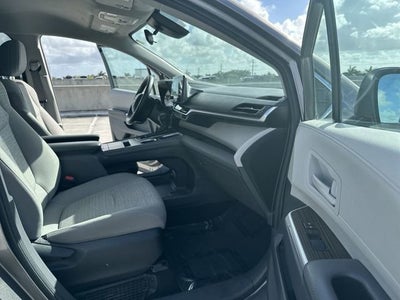 2024 Toyota Sienna LE