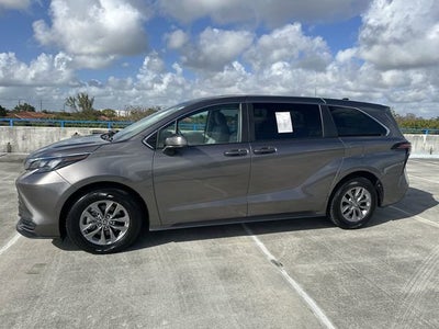2024 Toyota Sienna LE